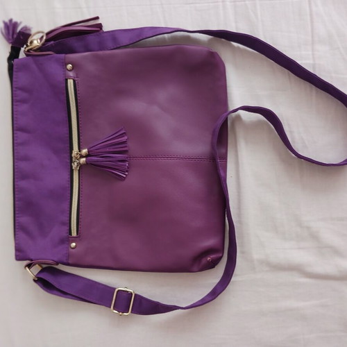 Shoulder bag like new, purple, synthetic material