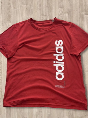 Adidas Vertical Logo Tee red, large, like new, boxy fit