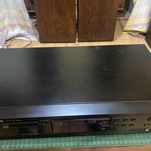 Marantz CD5000 CD player with CD Text and digital out