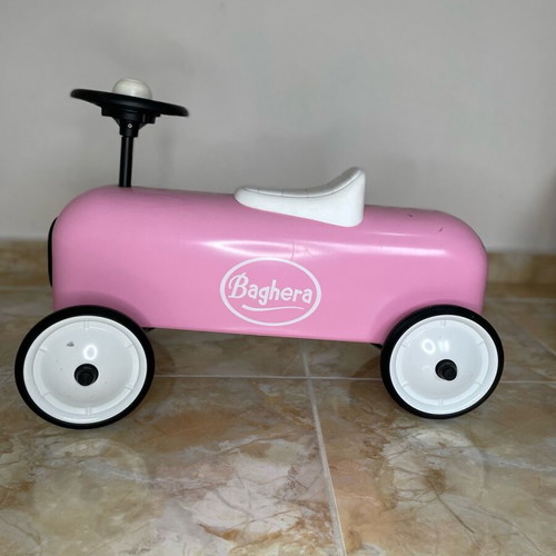Baghera Racer Pink ride-on car like new, pink retro design