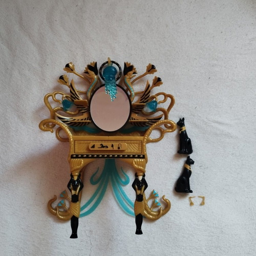 Monster High Cleo de Nile vanity set