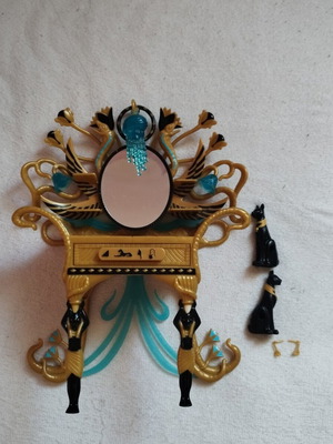 Monster High Cleo de Nile vanity set