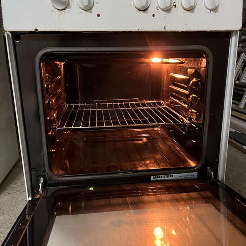 Kitchen stove used, in good condition, fully functional