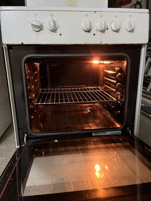 Kitchen stove used, in good condition, fully functional