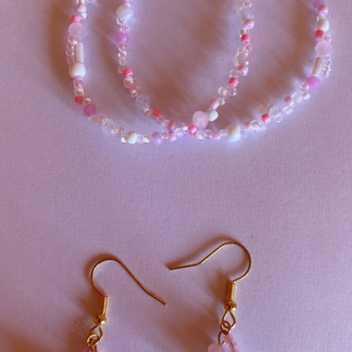 Handmade bracelet and earrings set in pink shades