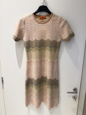 Missoni πλεκτό φόρεμα σε μπεζ και πράσινο, μέγεθος 1