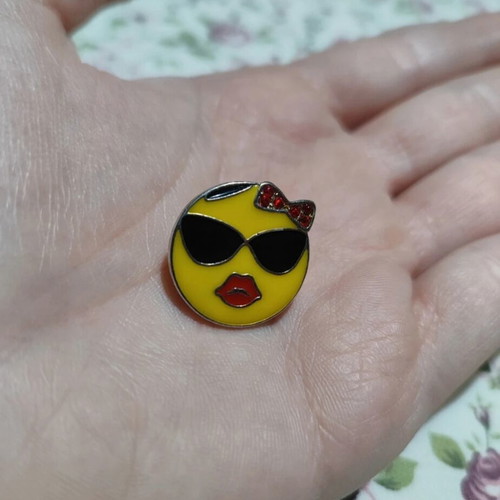 Pin new, yellow and gold color