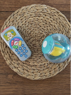 Πακέτο 3 παιχνίδια Fisher-Price με τηλεχειριστήριο και μπαλίτσα για βρέφη