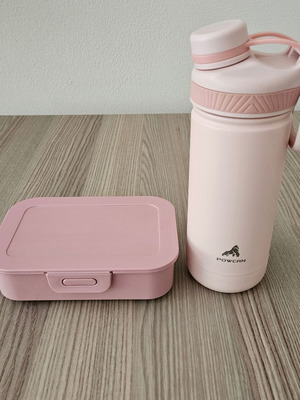 Bottle and lunch box set