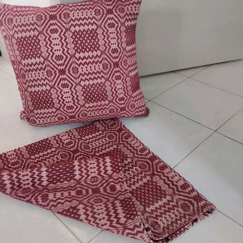 Woven traditional pillows like new, 50x50 cm, burgundy, set of 2