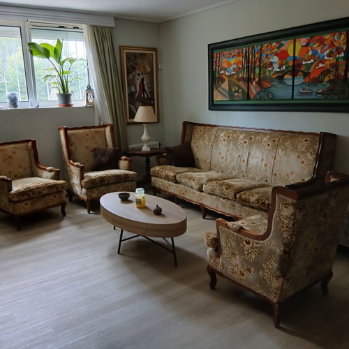 Classic living room set like new, vintage style with walnut wood