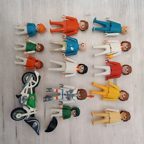 Playmobil used, pack of 13 Geobra 1987 figures and other toys