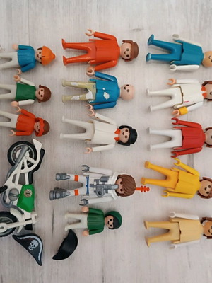 Playmobil used, pack of 13 Geobra 1987 figures and other toys