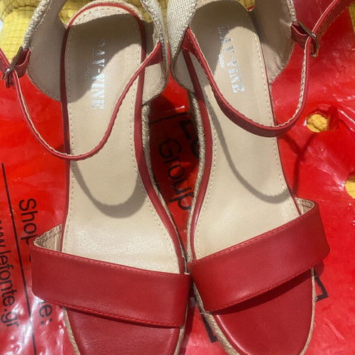 Shoes red platform sandals like new, size 39