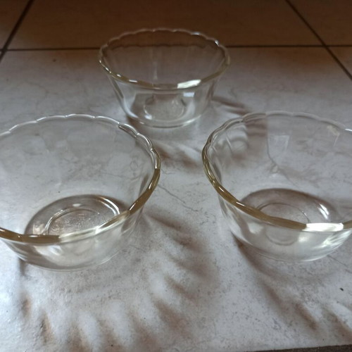 Fire King dessert serving bowls set of 3 like new