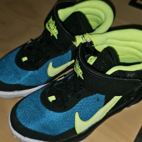 Nike Kids Athletic Shoes Size 28 Like New, Multicolor