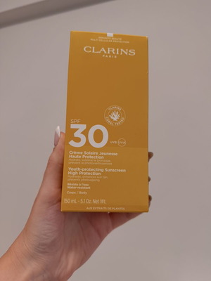 Clarins Youth-Protecting Sunscreen Body SPF 30, 150ml