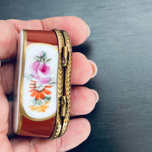 Limoges porcelain miniature box like new