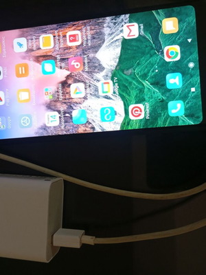 Xiaomi Redmi 5 Plus phone like new with fast charger black