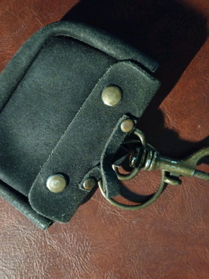 Leather wallet like new, black with ring and clasp