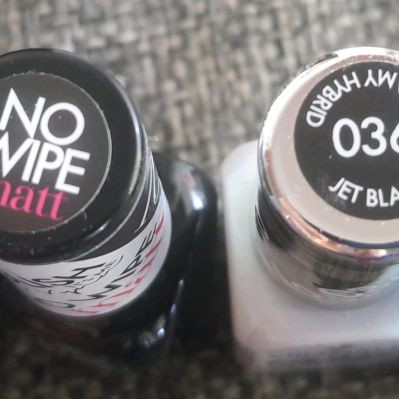 Victoria Vynn semi-permanent nail polishes new with gift lamp