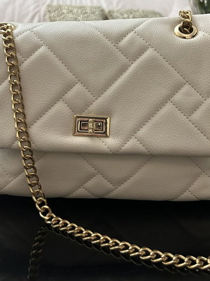 Leather shoulder bag with gold details like new, beige