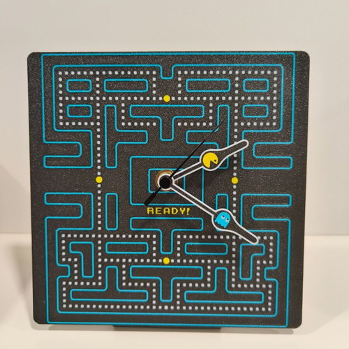 Pac-Man Table Clock New 17x17cm Analog