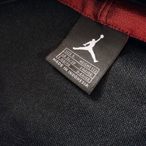 Air Jordan 90s Vintage vest like new (Black, Red)