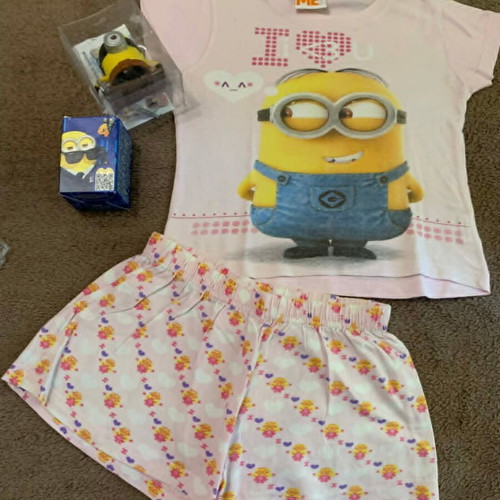 Minions Pajama Set 6Y used with collectible figures and accessories