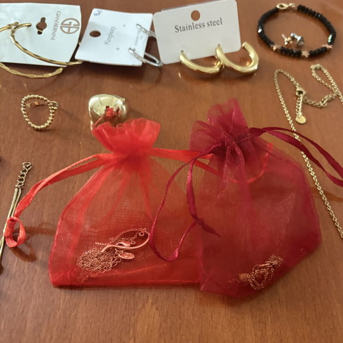 Stainless steel gold-tone jewelry set, 11 pieces