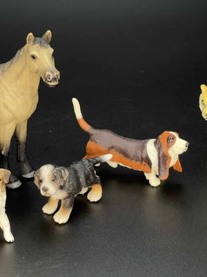 Branded vintage animal miniatures collection of 5 in like new condition