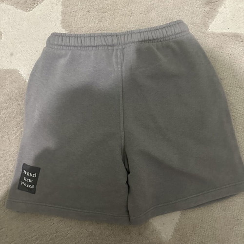 Zara Streetwear Style Set like new, T-Shirt Urban Trip & Tokyo Shorts