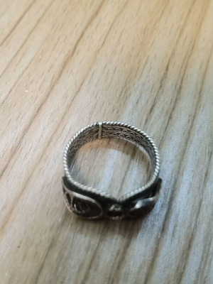 Vintage silver ring with Bulgarian folk motif, filigree (c. 1940–1950)