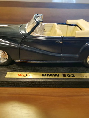 Collectible BMW 502 Maisto model like new