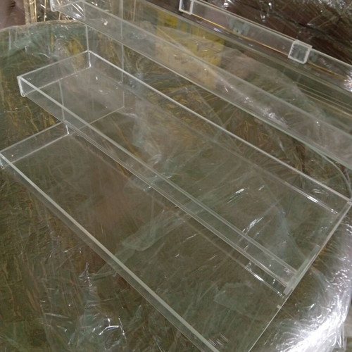Plexiglass shelves set of 2 like new, ideal for store display