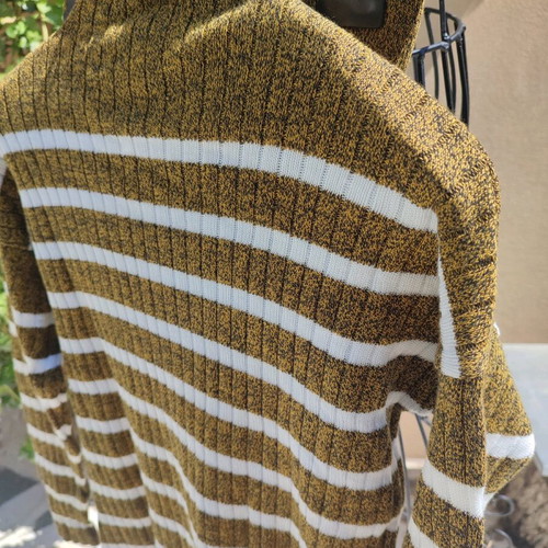 Knitted striped set one size new with elastic waist and mao collar