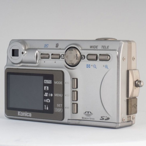 Konica Revio KD-420Z 4MP Digital Camera used with Battery Charger and 2GB SD Card