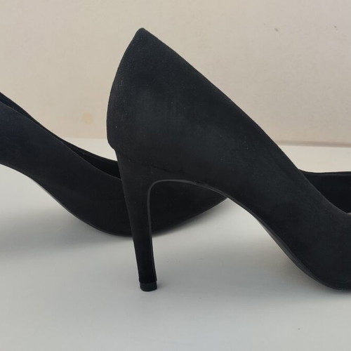 Stradivarius black suede pumps size 39