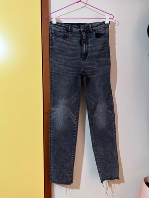 Stradivarius τζιν παντελόνι mom slim fit σαν καινούργιο, μαύρο, μέγεθος L
