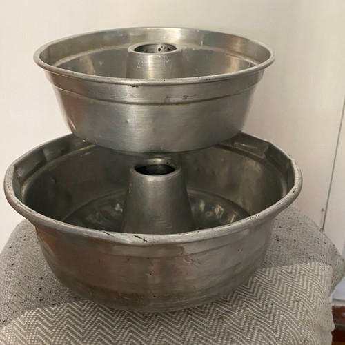 Cake pans used, set of 2 with diameters 24 and 25 cm