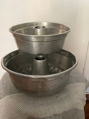 Cake pans used, set of 2 with diameters 24 and 25 cm