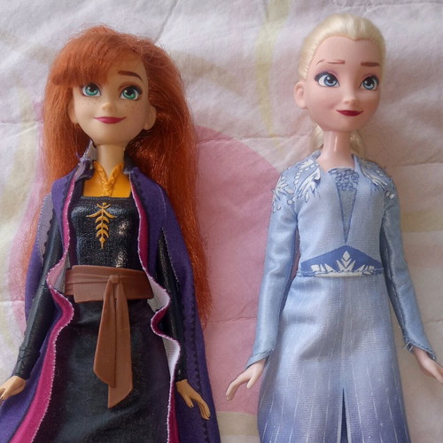 Frozen Elsa singing and Anna light-up dolls used