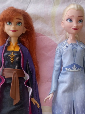 Frozen Elsa singing and Anna light-up dolls used