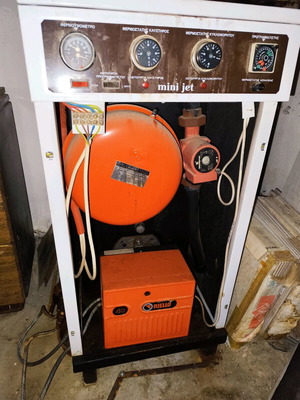 Oil boiler used with burner and integrated circulator