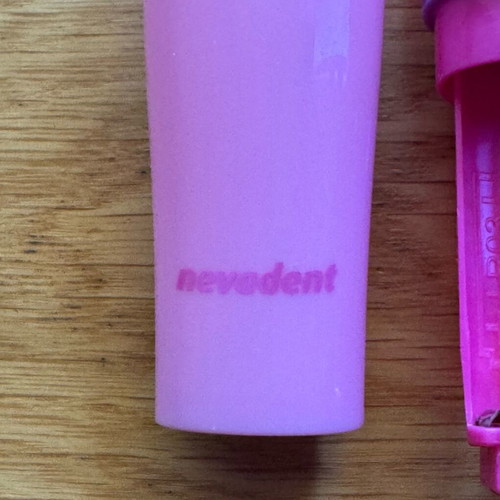 Nevadent electric kids toothbrush like new with replacements and batteries