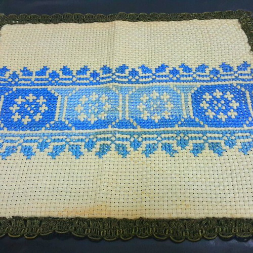 Vintage handmade embroidery like new, dimensions 25×22cm