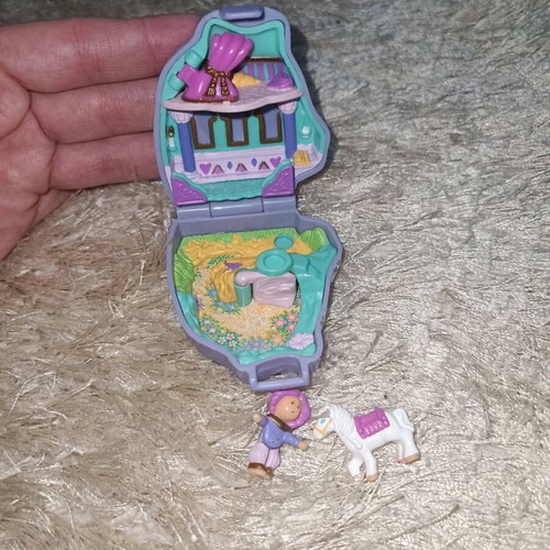 Polly Pocket 1995 toy in very good condition