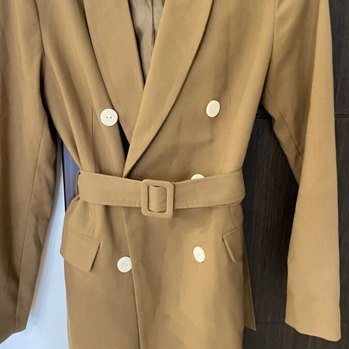 Stradivarius Blazer camel color with beige buttons and belt like new