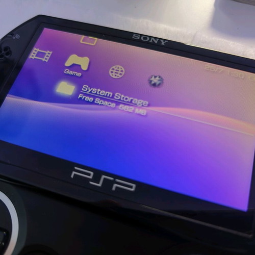 PSP Go like new, mint condition handheld console