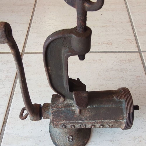 Meat grinder vintage used, broken side